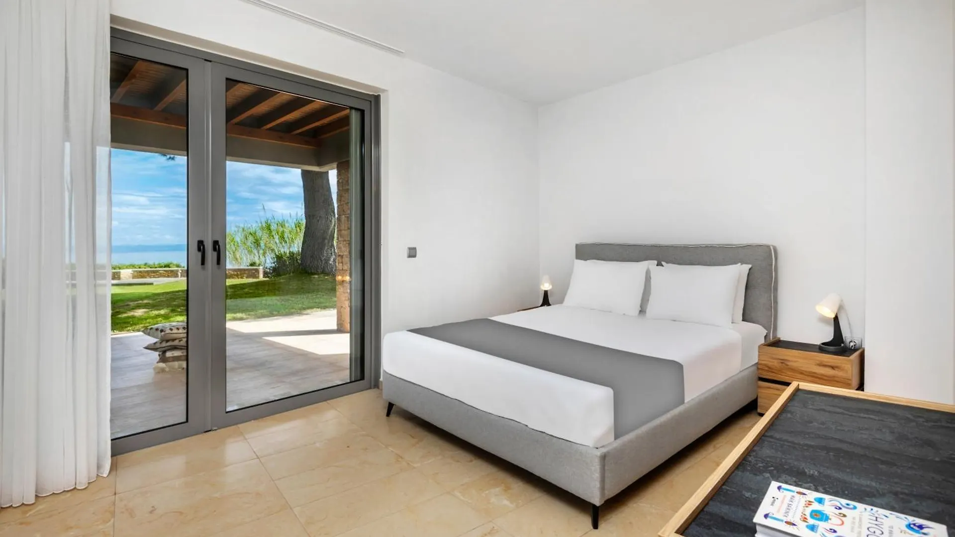 Beyond Residence Kassandria 0*,