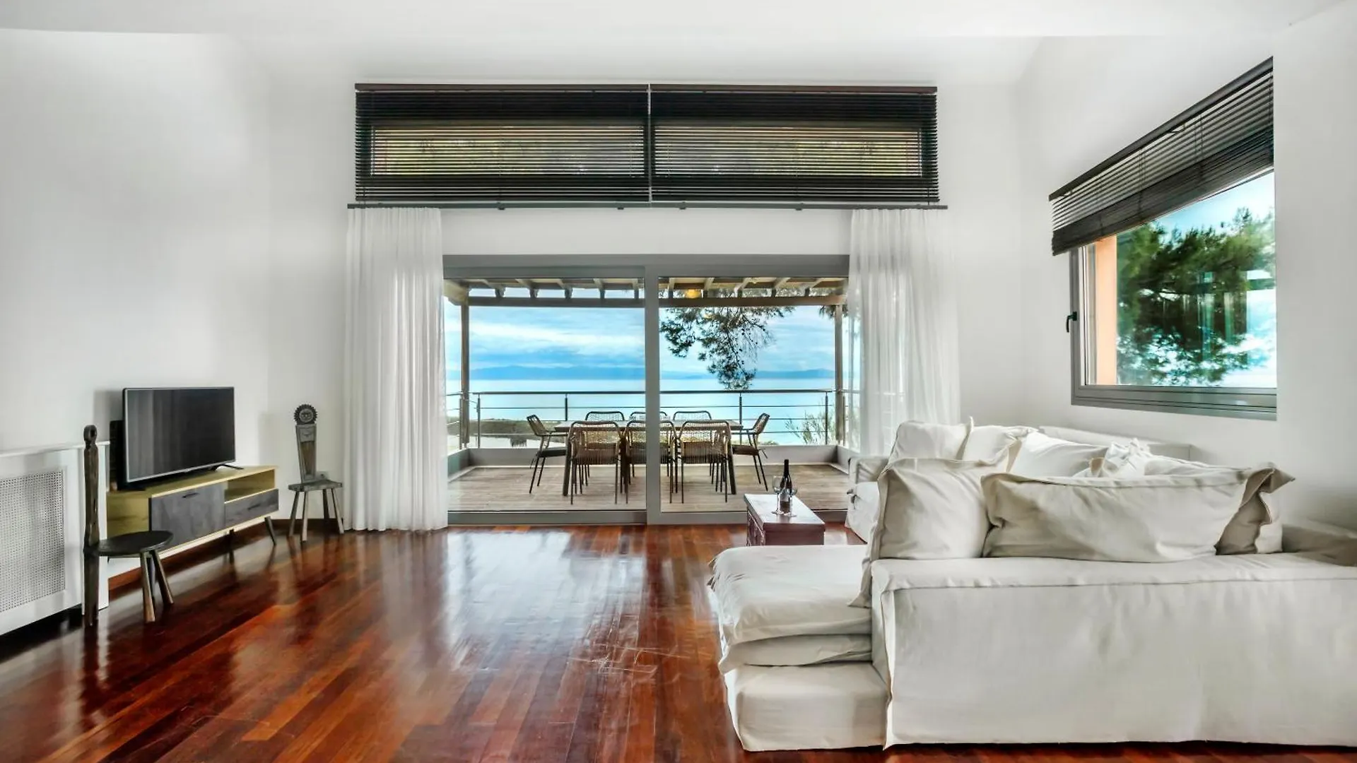 Beyond Residence Kassandria 0*,